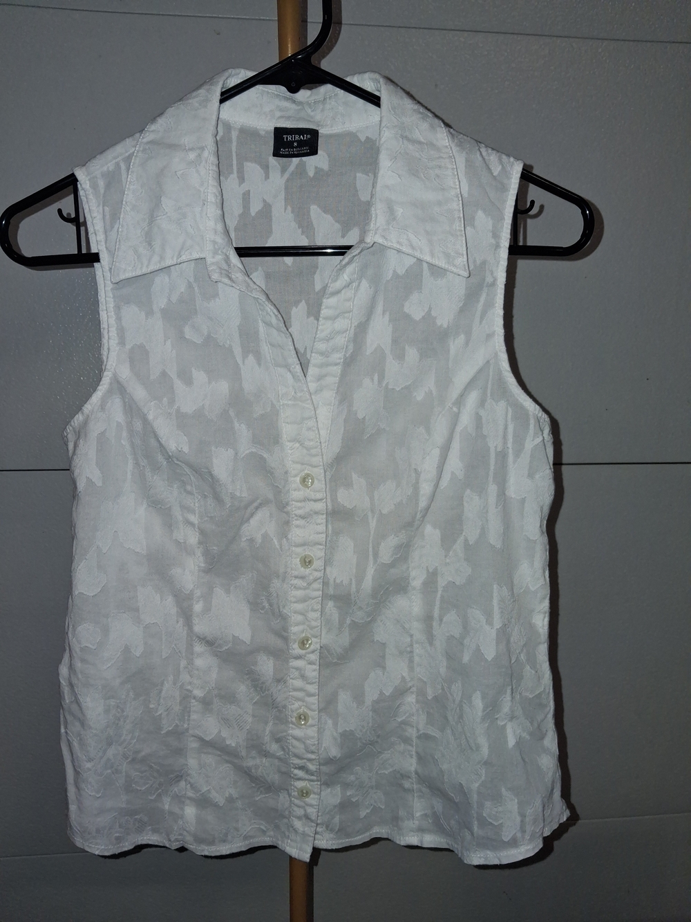 Tribal White Sleeveless Button-Front Shirt with Subtle Jacquard